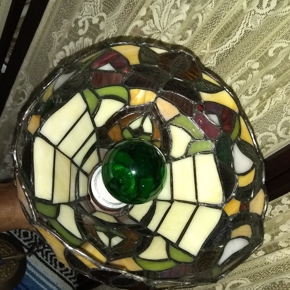 TIFFANY STYLE STAINED GLASS PENDANT HANGING LIGHT - Picture 3 of 9